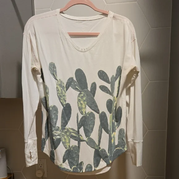 lululemon athletica Cream and Green Botanical Long Sleeve Tee - Picture 1 of 6